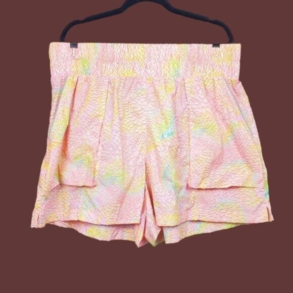 Fabletics Womens Leopard Print Ultra High Waisted Nylon Shorts Size XXL / 1X NWT - Picture 1 of 5